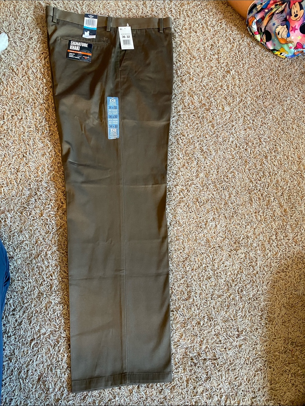 Signature Men’s Flat-Front Dress Pants in brown/ W36 L32